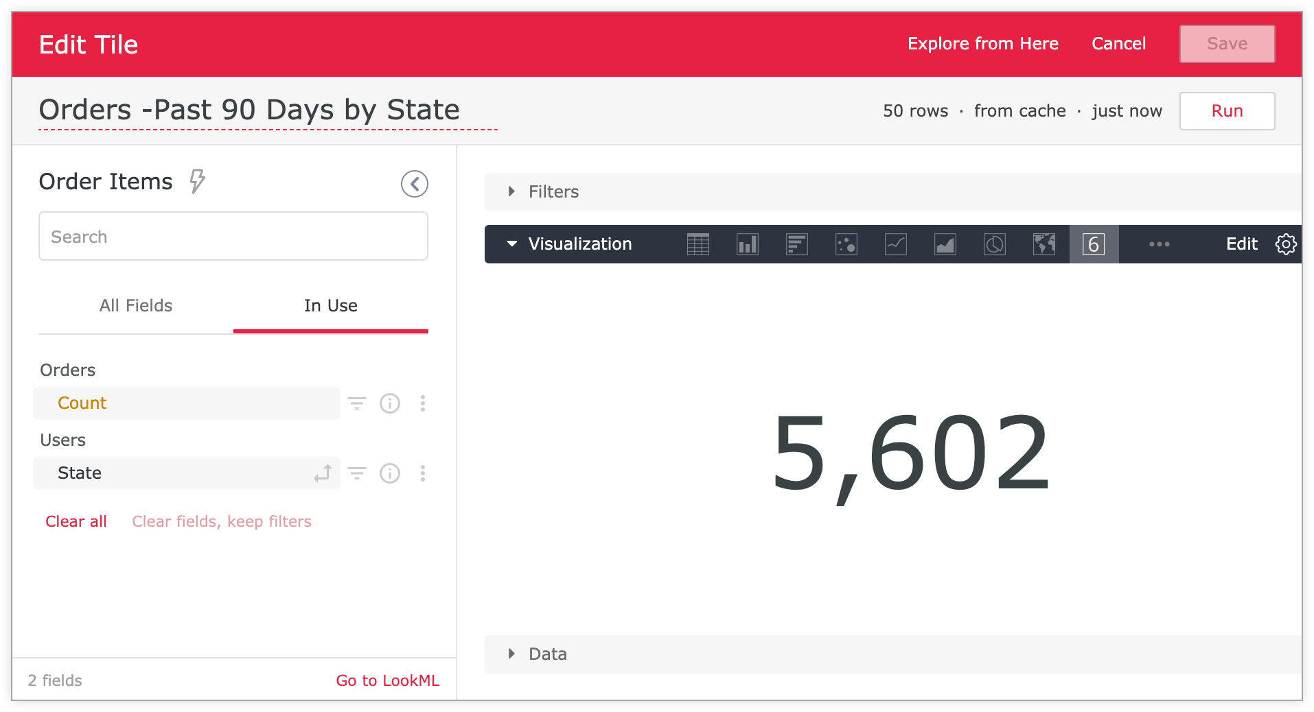 La finestra di dialogo Modifica riquadro in una dashboard Looker incorporata con il colore #e82042 applicato al banner e la famiglia di caratteri Verdana applicata a tutto il testo della pagina.